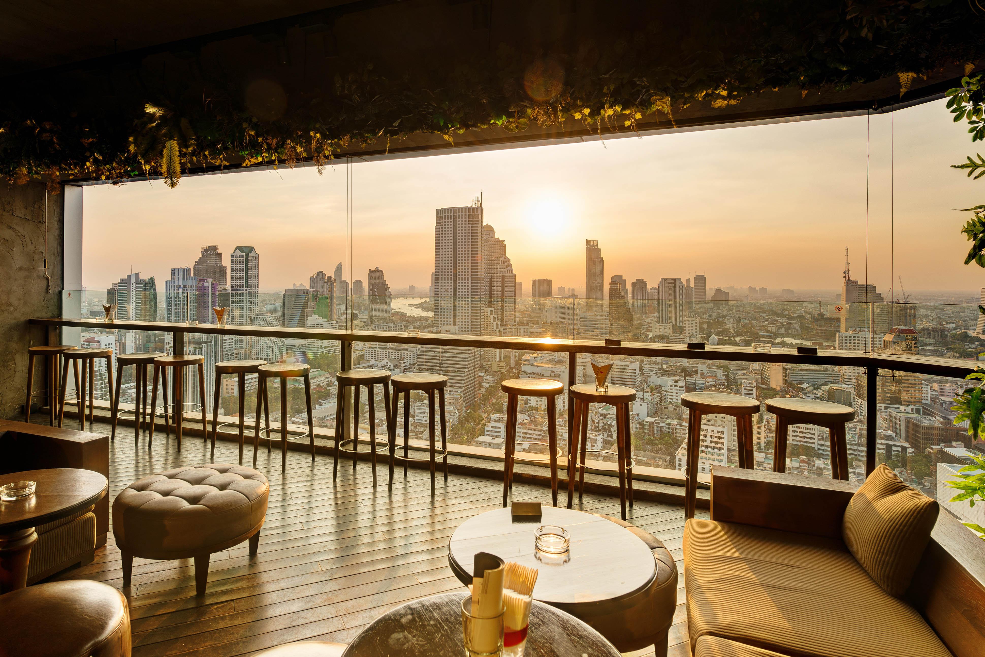 Pullman Bangkok Hotel G Exteriér fotografie View from the bar