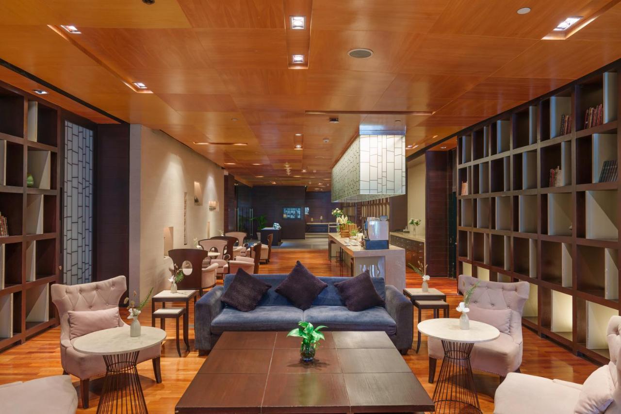 Pullman Bangkok Hotel G Exteriér fotografie The lounge at the airport
